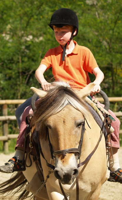 Classe équitation et montagne enfant cheval Auzat