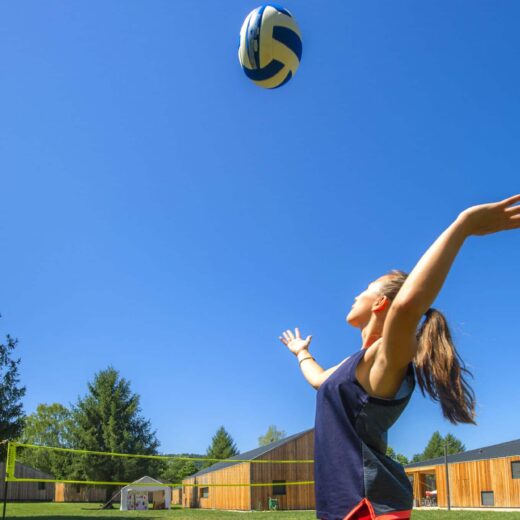 Animation volley ball village de vacances les Lambrilles Ariège