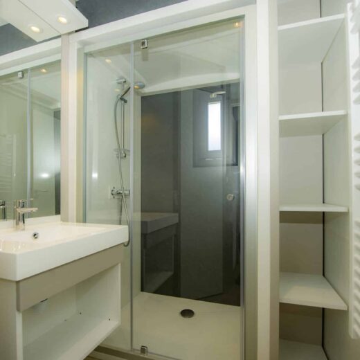 Salle de bain chalet village de vacances Les lambrilles Ariège