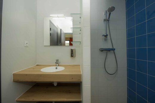 Salle de bain gîte village de vacances Les Lambrilles Ariège