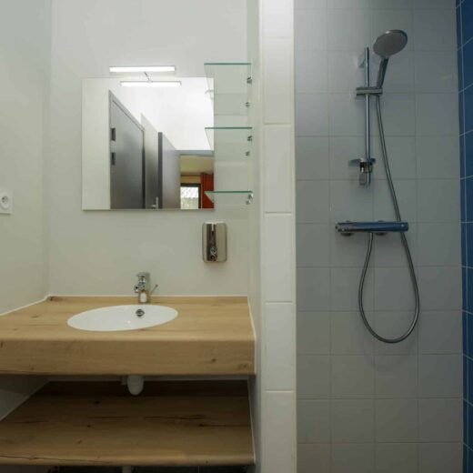 Salle de bain gîte village de vacances Les Lambrilles Ariège