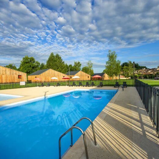 Piscine Village vacances Les Lambrilles