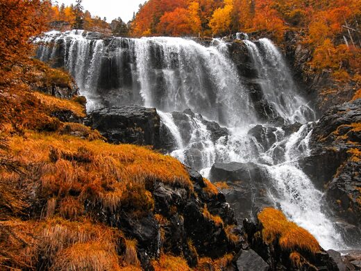 Ariège en automne : les plus beaux spots photos et randonnées saisonnières
