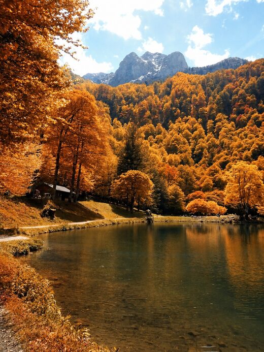 Ariège en automne : les plus beaux spots photos et randonnées saisonnières